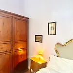 Quarto em Acomodações Particulares Conservatorio 16 Centro Storico *
