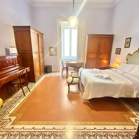 Conservatorio 16 Centro Storico 홈스테이